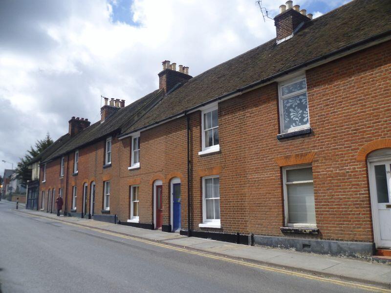 3 bed Mid Terraced House for rent in Canterbury. From Angela Hirst - Hamstreet