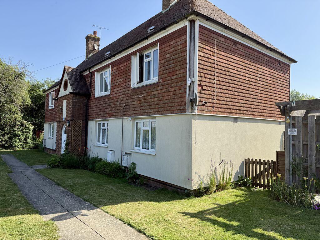 1 bed 1st Floor Flat for rent in High Halden. From Angela Hirst - Hamstreet