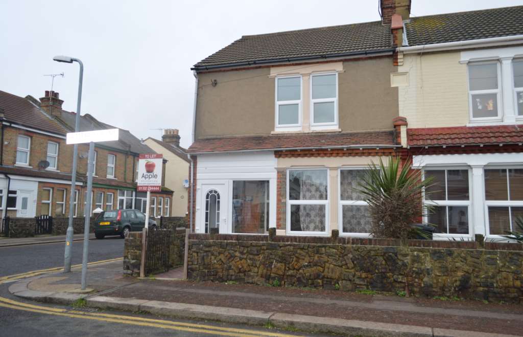 2 bed Semi-Detached House for rent in Southend On Sea. From Shores Property - Shoeburyness