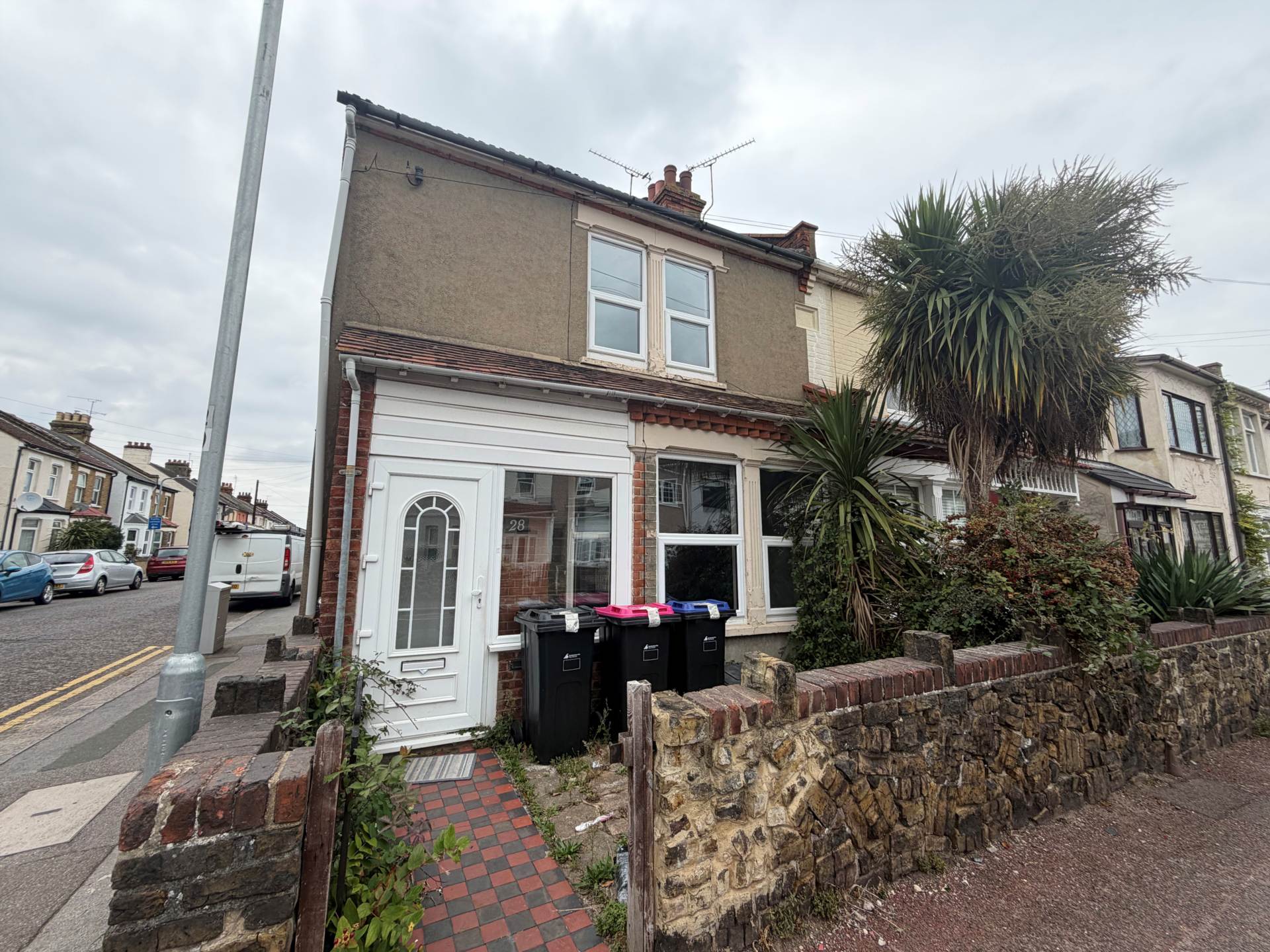 2 bed Semi Detached for rent in Southend On Sea. From Shores Property - Shoeburyness