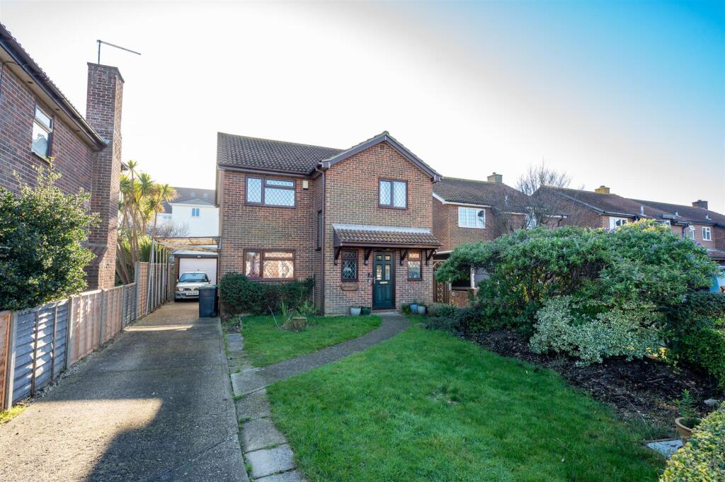 4 bed Detached for rent in Fleet. From Arden & Way - Hayling Island