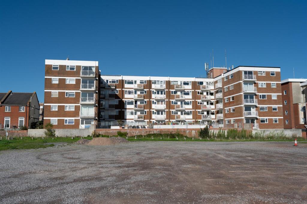 2 bed 1st Floor Flat for rent in Fleet. From Arden & Way - Hayling Island