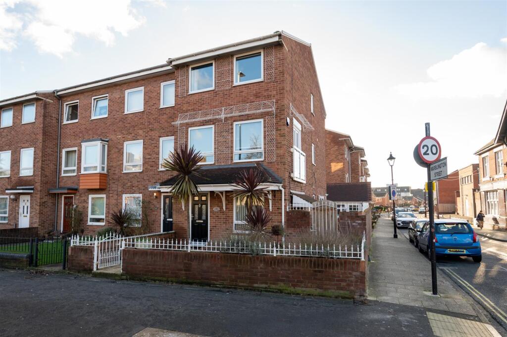 4 bed Semi Detached for rent in Portsmouth. From Arden & Way - Hayling Island