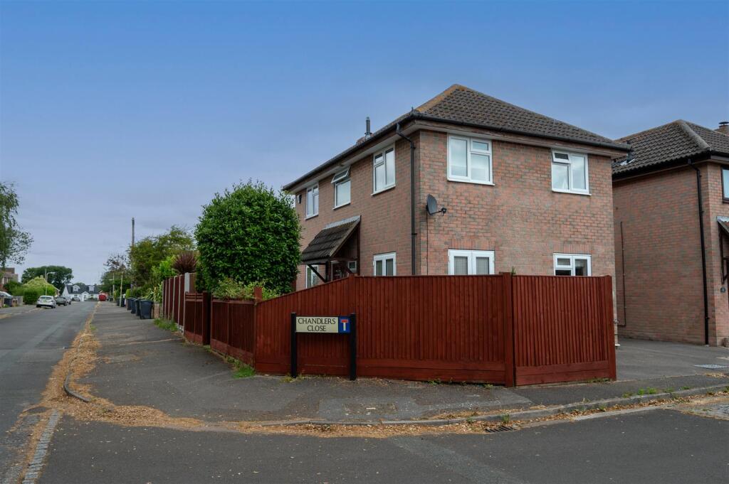 3 bed Detached for rent in Fleet. From Arden & Way - Hayling Island