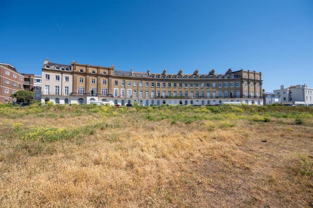 4 bed 1st Floor Flat for rent in Fleet. From Arden & Way - Hayling Island 4 bed 1st Floor Flat for rent in Fleet. From Arden & Way - Hayling Island