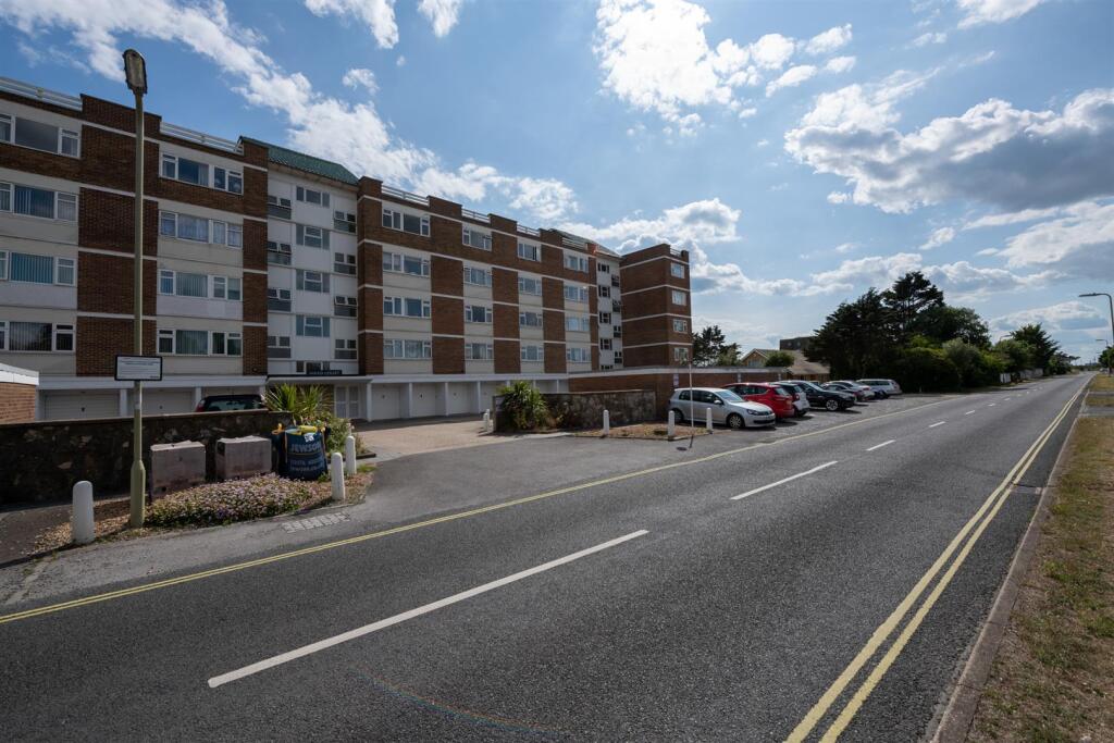 2 bed 1st Floor Flat for rent in Fleet. From Arden & Way - Hayling Island 2 bed 1st Floor Flat for rent in Fleet. From Arden & Way - Hayling Island