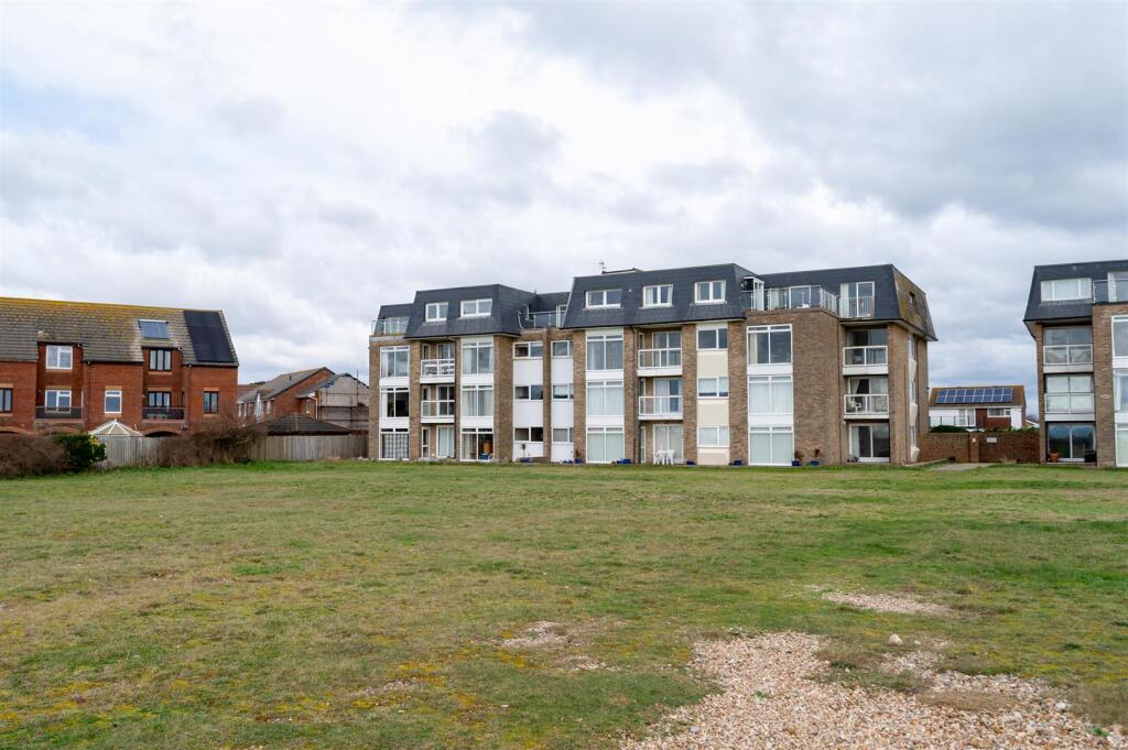 2 bed 1st Floor Flat for rent in Fleet. From Arden & Way - Hayling Island