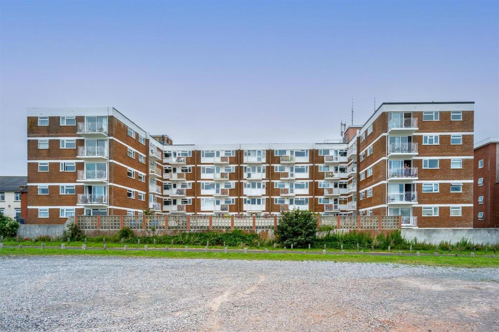 2 bed 1st Floor Flat for rent in Fleet. From Arden & Way - Hayling Island