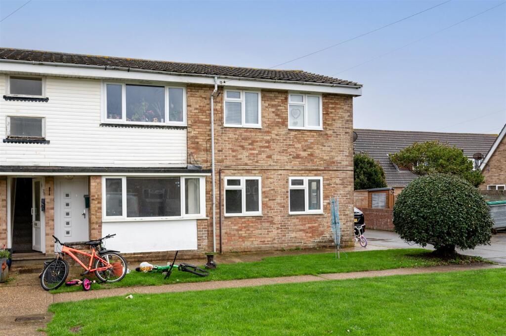 2 bed 1st Floor Flat for rent in Fleet. From Arden & Way - Hayling Island