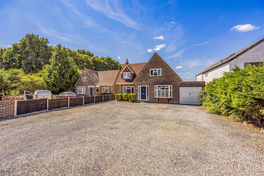 4 bed Detached for rent in Stoke. From Arden & Way - Hayling Island 4 bed Detached for rent in Stoke. From Arden & Way - Hayling Island