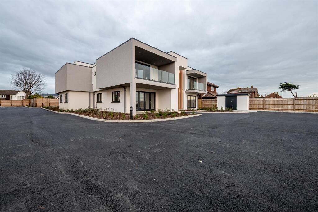 3 bed Apartment for rent in Fleet. From Arden & Way - Hayling Island