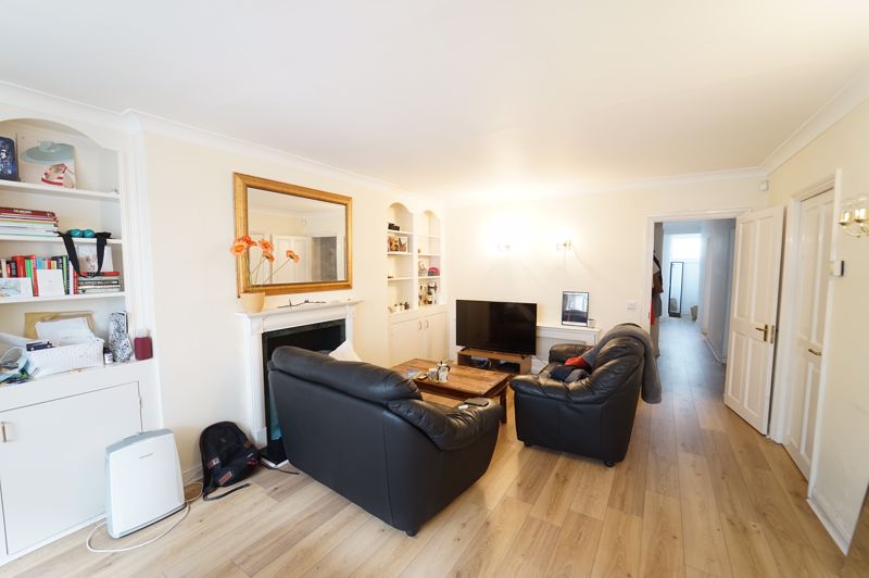 2 bed Period Conversion for rent in LONDON. From Ashley Milton Estate Agents