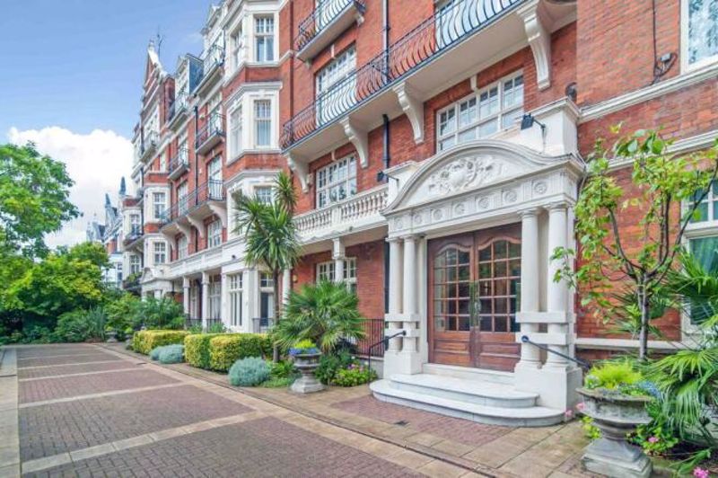 1 bed Mansion Flat for rent in London. From Ashley Milton Estate Agents