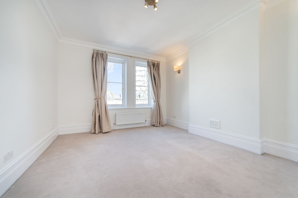 3 bed Mansion Flat for rent in London. From Ashley Milton Estate Agents