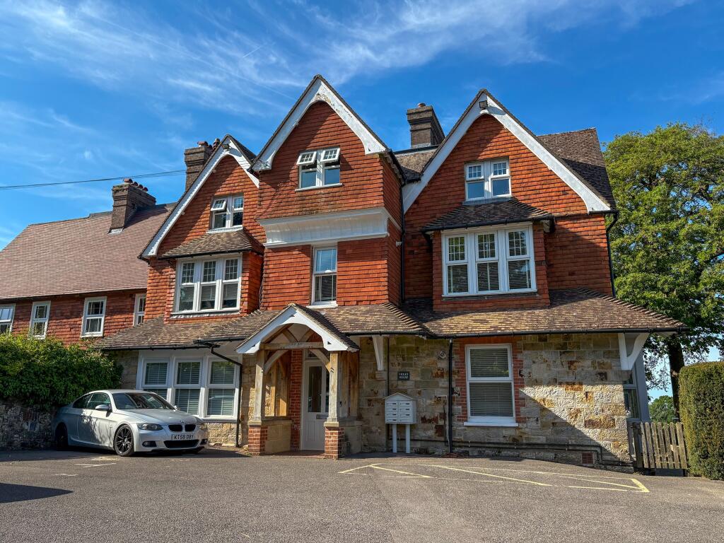 2 bed 1st Floor Flat for rent in Crowborough. From Ashton Burkinshaw - Wadhurst