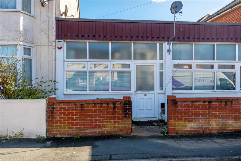 0 bed Studio for rent in Southampton. From Aspire Estate Agents - Shirley