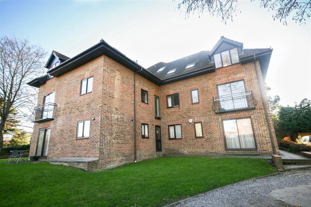 4 bed Studio for rent in Southampton. From Aspire Estate Agents - Shirley