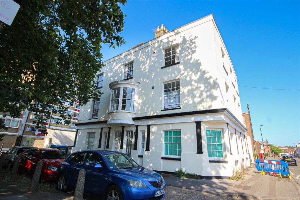 1 bed Apartment for rent in Southampton. From Aspire Estate Agents - Shirley