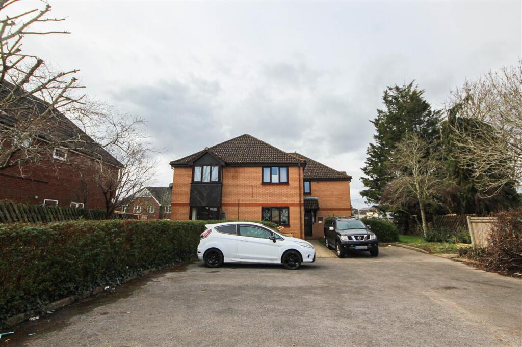 2 bed Apartment for rent in Rownhams. From Aspire Estate Agents - Shirley