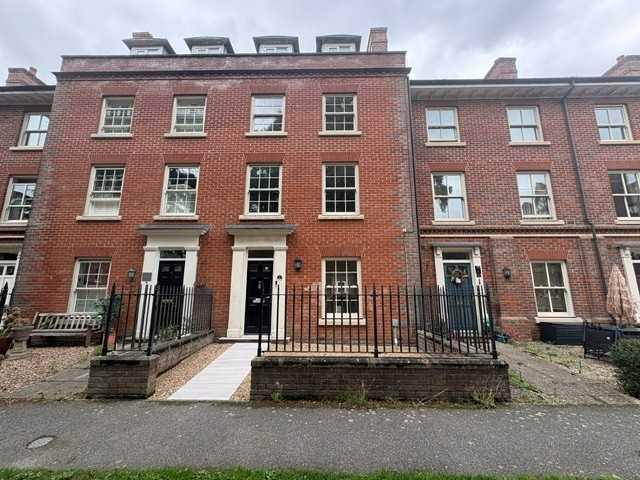 5 bed Mid Terraced House for rent in Ipswich. From Austwick Berry Estate Agents - Kesgrave