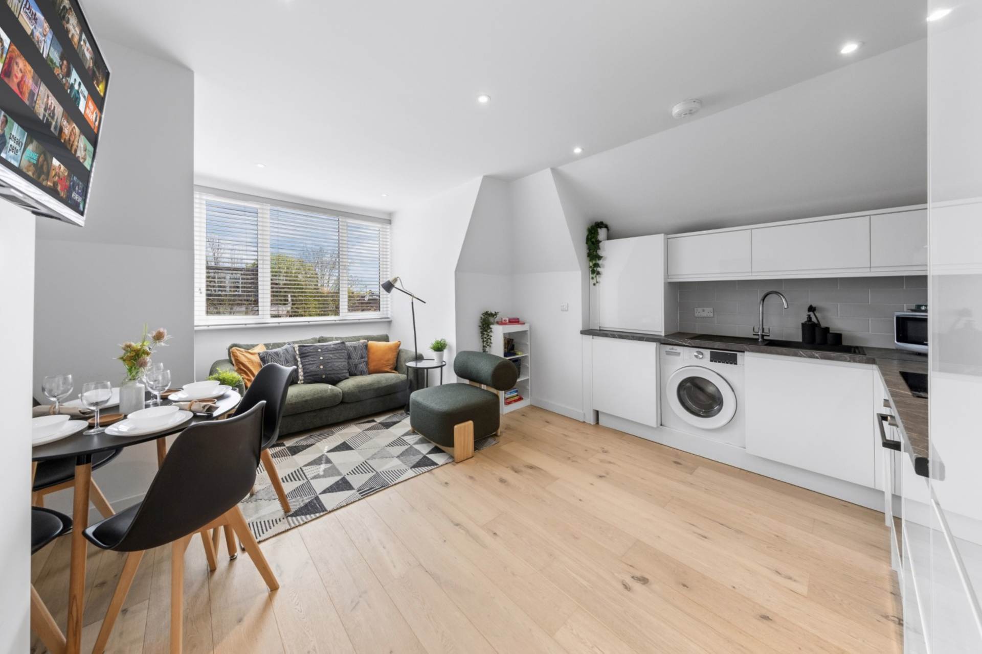 2 bed 1st Floor Flat for rent in London. From Austin Chambers And Co