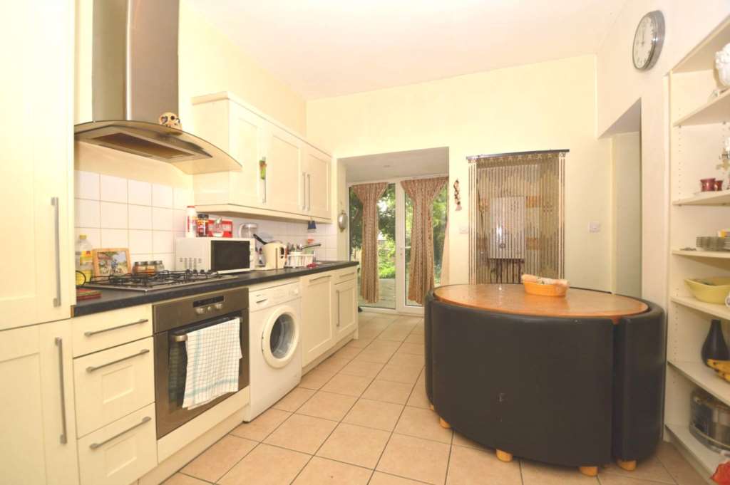 1 bed Annexe for rent in Friern Barnet. From Austin Chambers And Co