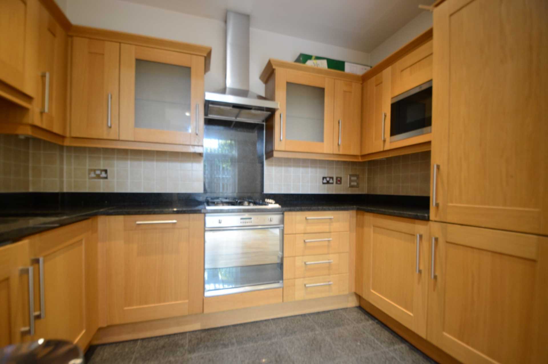 2 bed 1st Floor Flat for rent in London. From Austin Chambers And Co