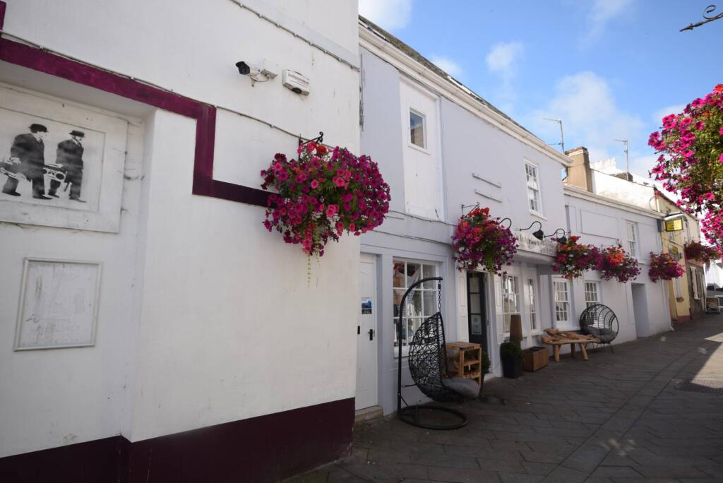 2 bed 1st Floor Flat for rent in Bideford. From Bond Oxborough Phillips - Bideford