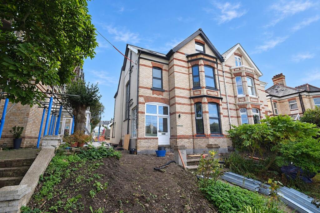 5 bed Semi Detached for rent in Bideford. From Bond Oxborough Phillips - Bideford 5 bed Semi Detached for rent in Bideford. From Bond Oxborough Phillips - Bideford