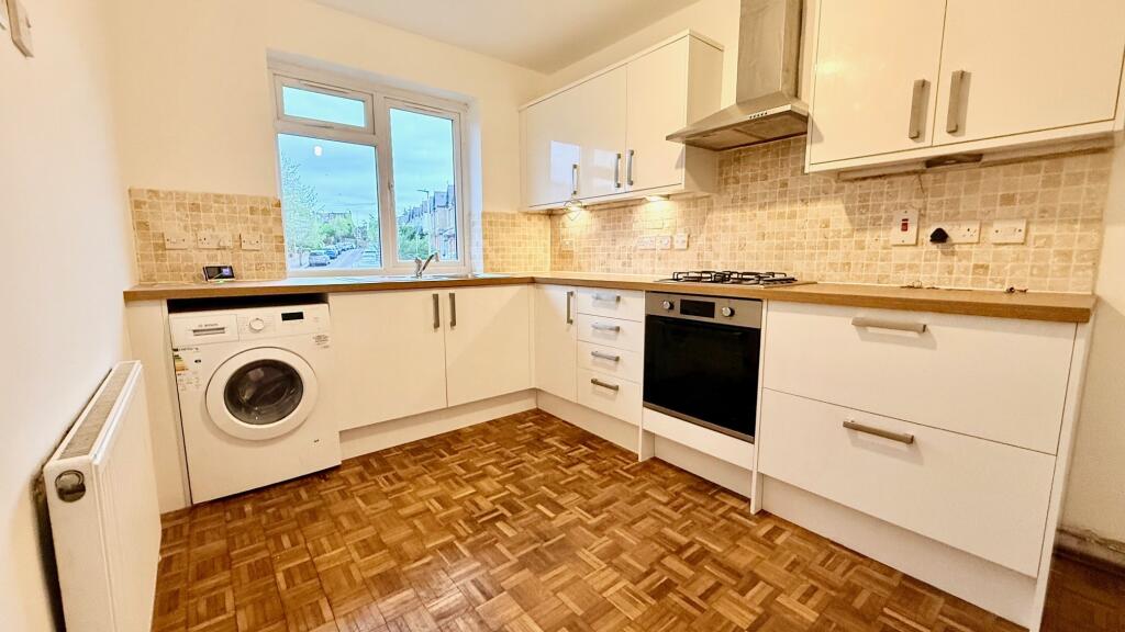 2 bed 1st Floor Flat for rent in Woodford. From Bairstow Eves - Lettings - South Woodford
