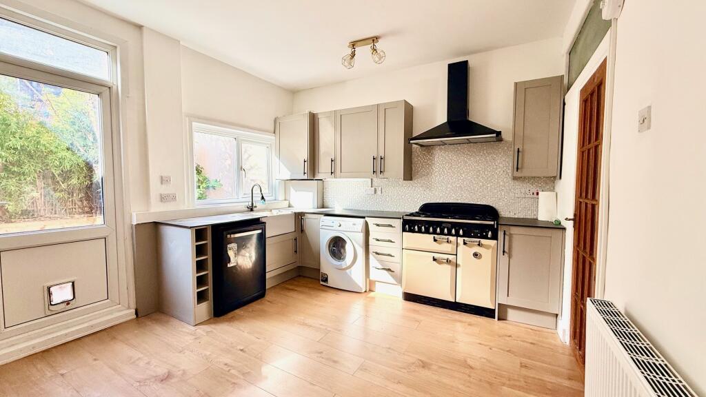 3 bed Detached for rent in Walthamstow. From Bairstow Eves - Lettings - South Woodford