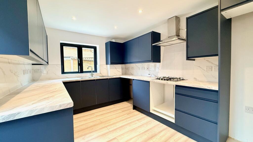 6 bed Detached for rent in Stratford. From Bairstow Eves - Lettings - South Woodford