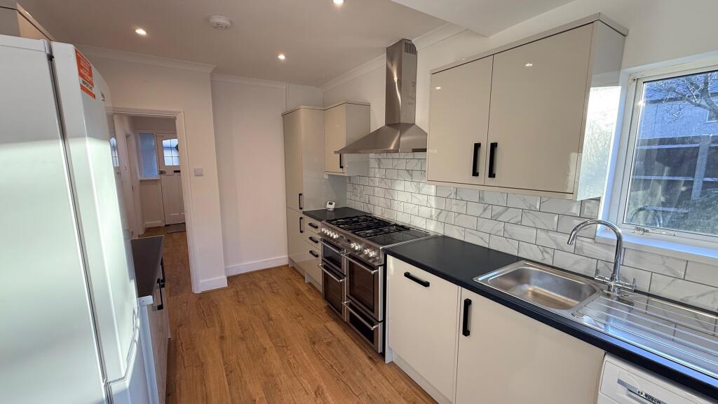 4 bed Detached for rent in Woodford. From Bairstow Eves - Lettings - South Woodford