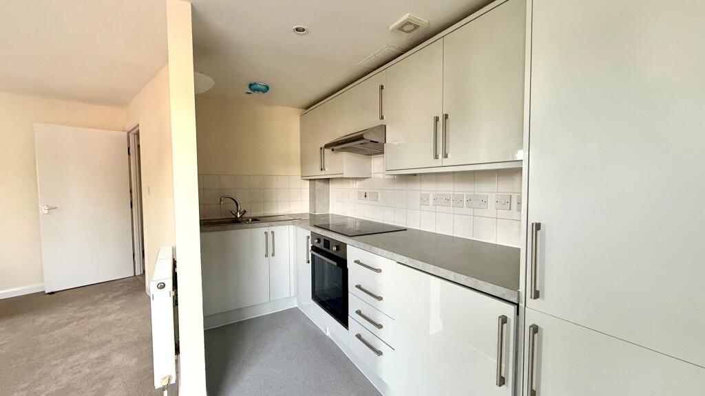 2 bed 1st Floor Flat for rent in Woodford. From Bairstow Eves - Lettings - South Woodford