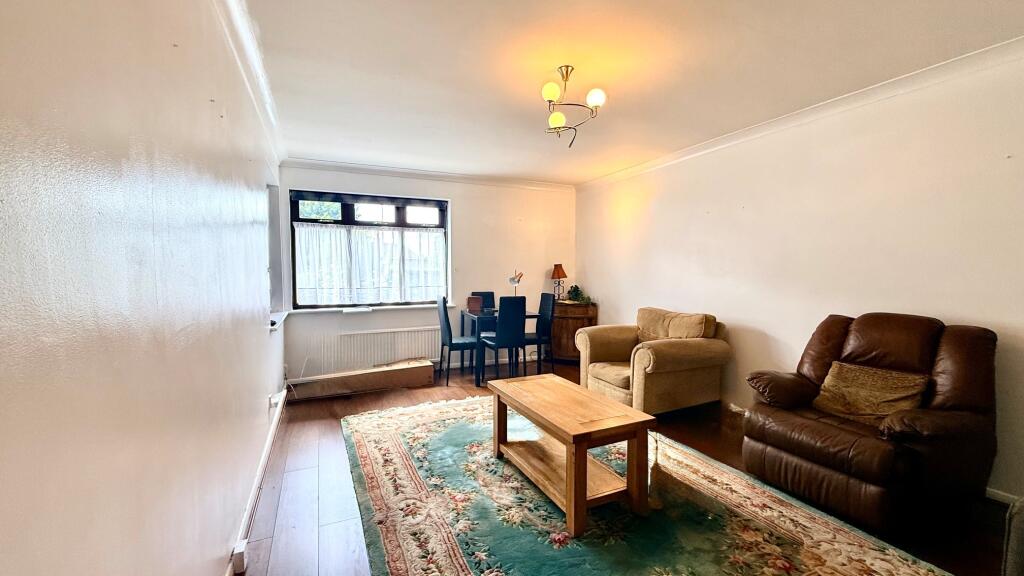 2 bed Apartment for rent in Woodford. From Bairstow Eves - Lettings - South Woodford