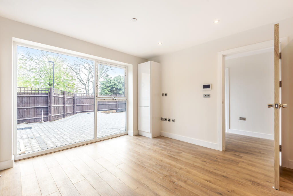 1 bed 1st Floor Flat for rent in Woodford. From Bairstow Eves - Lettings - South Woodford 1 bed 1st Floor Flat for rent in Woodford. From Bairstow Eves - Lettings - South Woodford