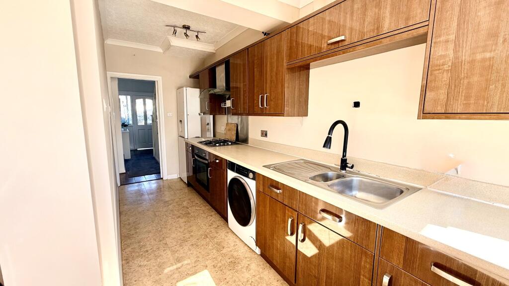 3 bed Detached for rent in Woodford. From Bairstow Eves - Lettings - South Woodford