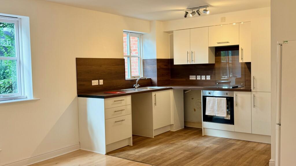 2 bed 1st Floor Flat for rent in Sewardstone. From Bairstow Eves - Lettings - South Woodford