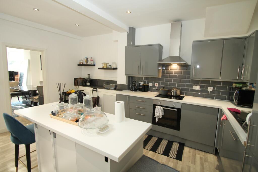 3 bed Flat for rent in Purley. From Bairstow Eves - Lettings - East Croydon