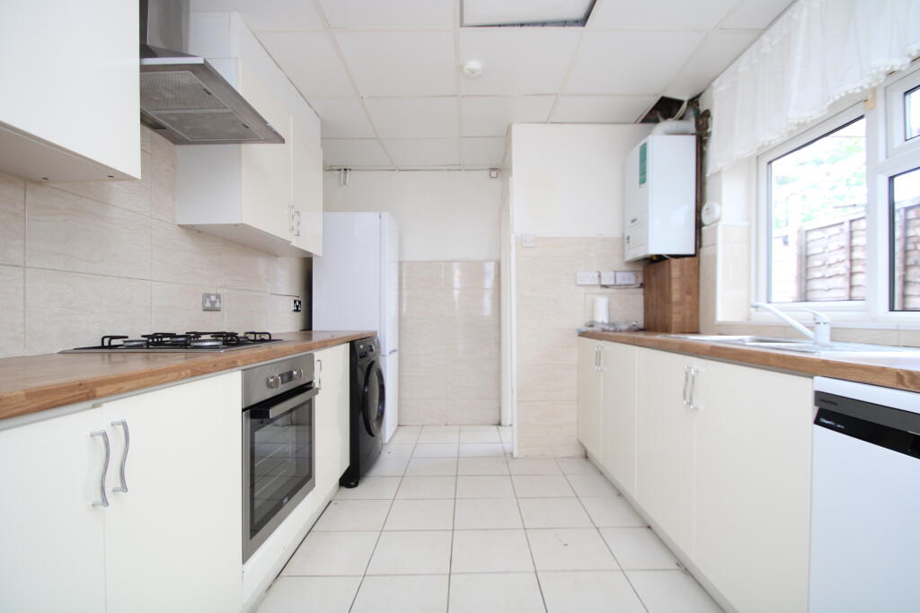 3 bed Detached House for rent in Croydon. From Bairstow Eves - Lettings - East Croydon