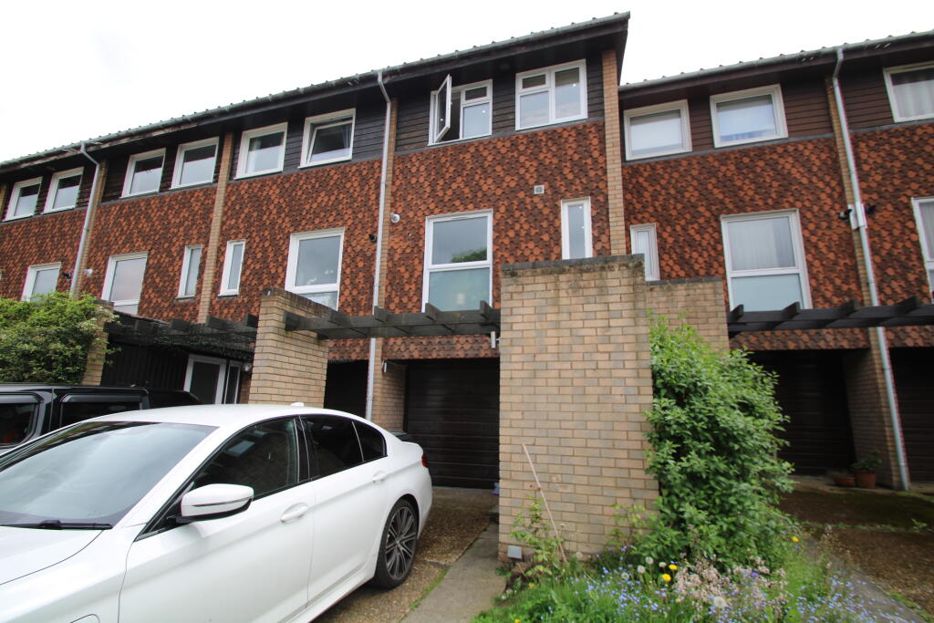 3 bed Mid Terraced House for rent in Croydon. From Bairstow Eves - Lettings - East Croydon