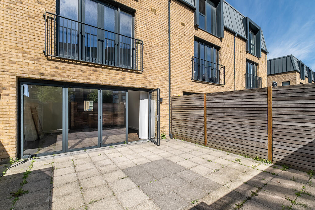 5 bed Detached for rent in Croydon. From Bairstow Eves - Lettings - East Croydon 5 bed Detached for rent in Croydon. From Bairstow Eves - Lettings - East Croydon