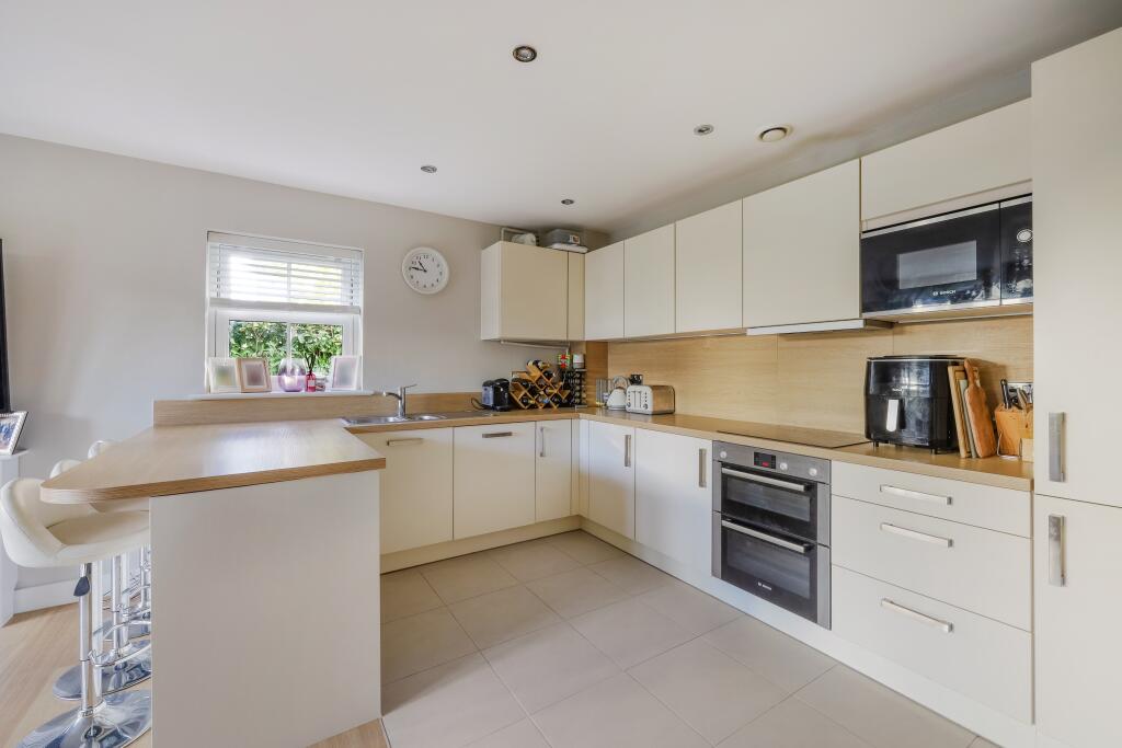 2 bed Apartment for rent in Worcester Park. From Bairstow Eves - Lettings - East Croydon