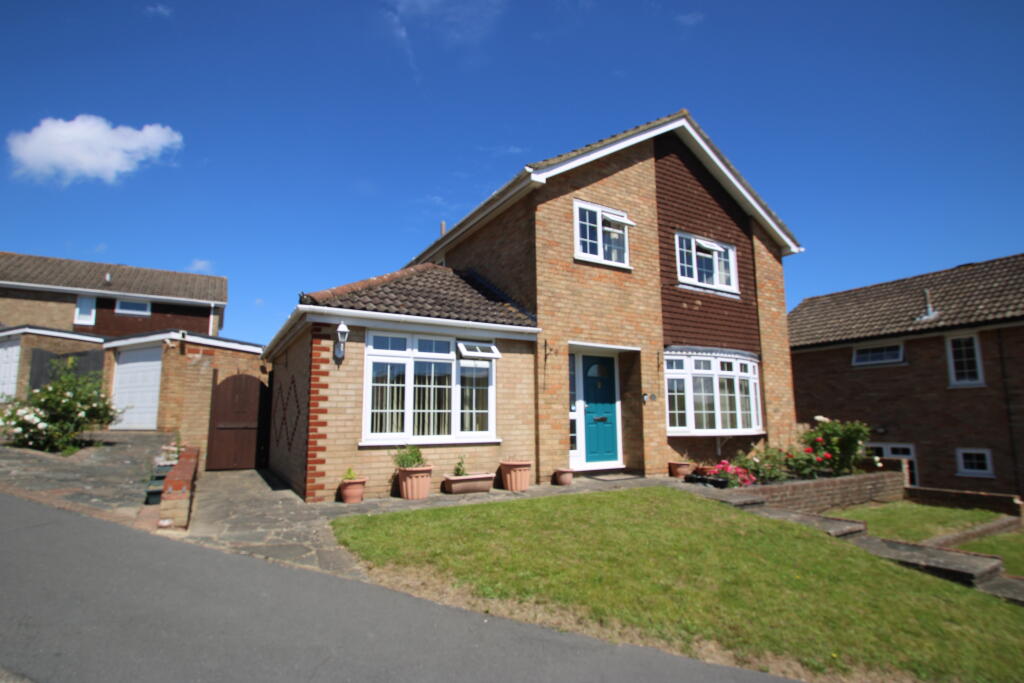 4 bed Detached for rent in Farleigh. From Bairstow Eves - Lettings - East Croydon