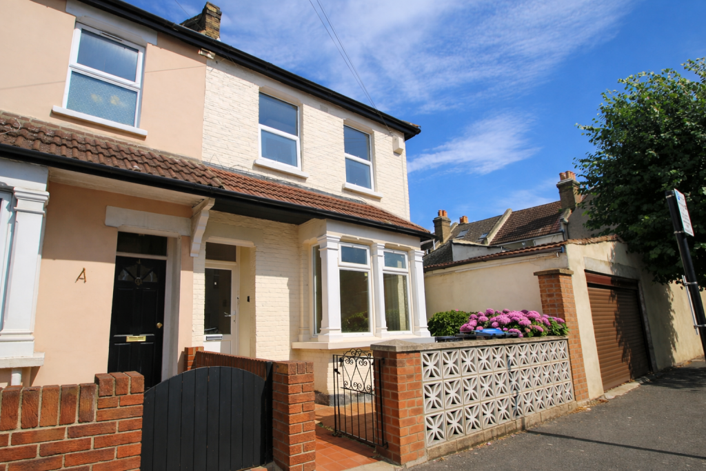 4 bed Detached for rent in Croydon. From Bairstow Eves - Lettings - East Croydon 4 bed Detached for rent in Croydon. From Bairstow Eves - Lettings - East Croydon