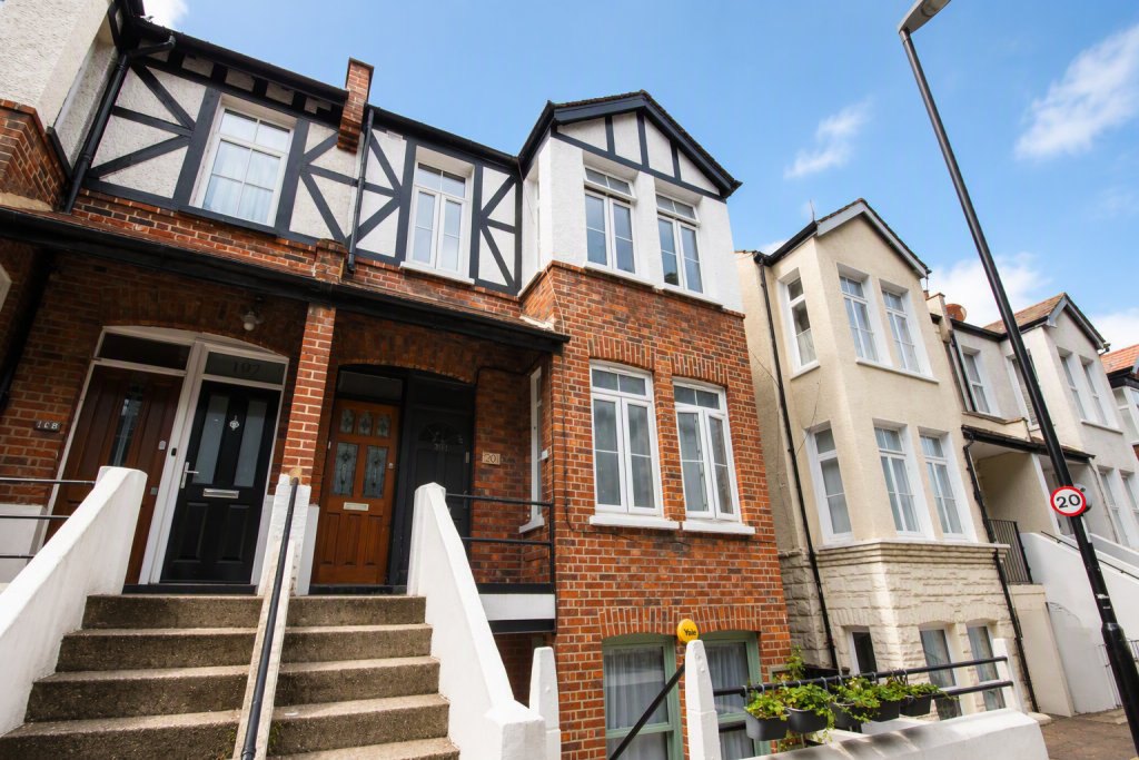 3 bed 1st Floor Flat for rent in Penge. From Bairstow Eves - Lettings - East Croydon