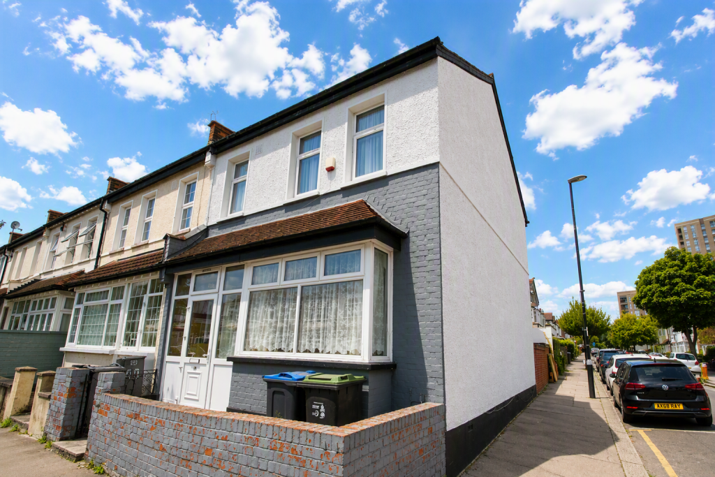 3 bed Detached for rent in Croydon. From Bairstow Eves - Lettings - East Croydon 3 bed Detached for rent in Croydon. From Bairstow Eves - Lettings - East Croydon