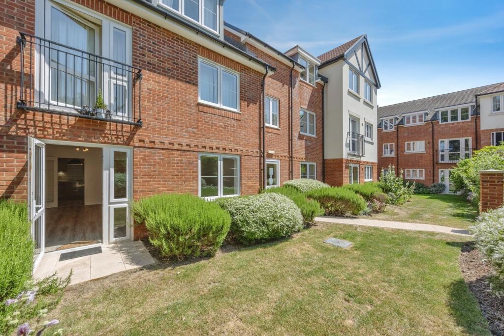 1 bed 1st Floor Flat for rent in Farleigh. From Bairstow Eves - Lettings - East Croydon