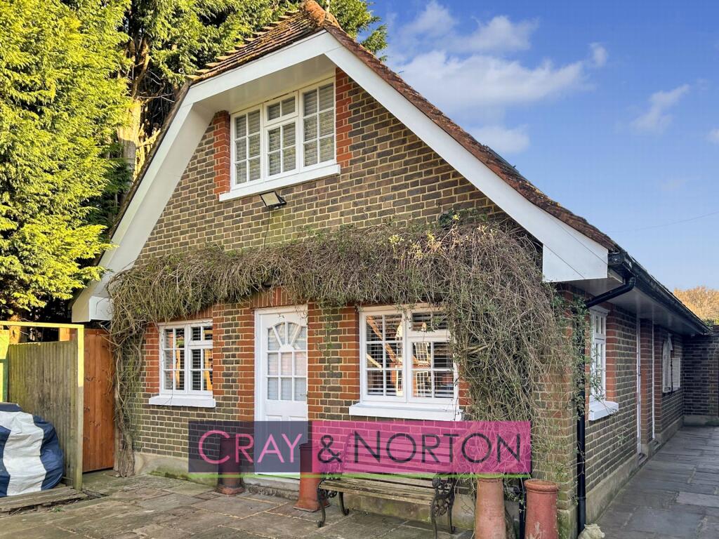 1 bed 1st Floor Flat for rent in Netherne On-The-Hill. From Cray & Norton Estate Agents - Croydon