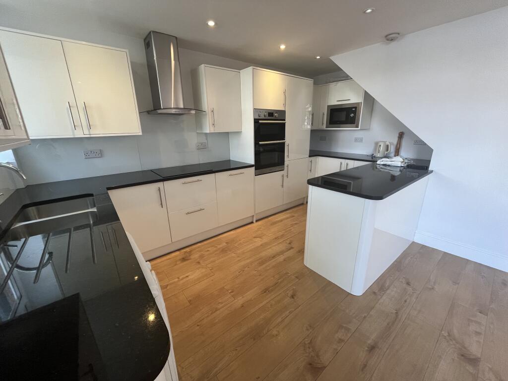 3 bed Detached House for rent in Clapham. From Bairstow Eves - Lettings - Battersea